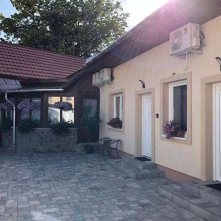 Illa Apartments Eger Buitenkant foto