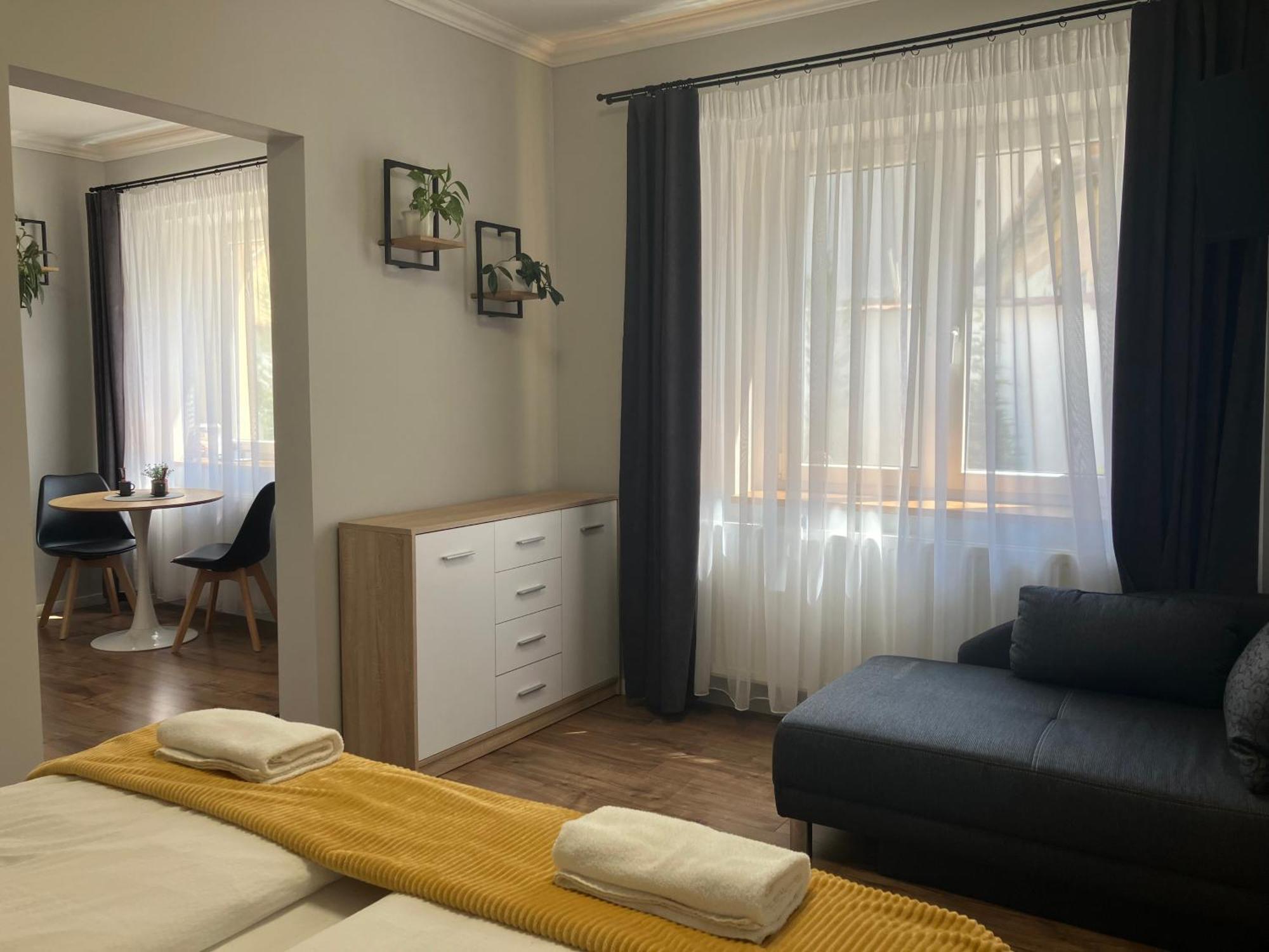 Illa Apartments Eger Buitenkant foto