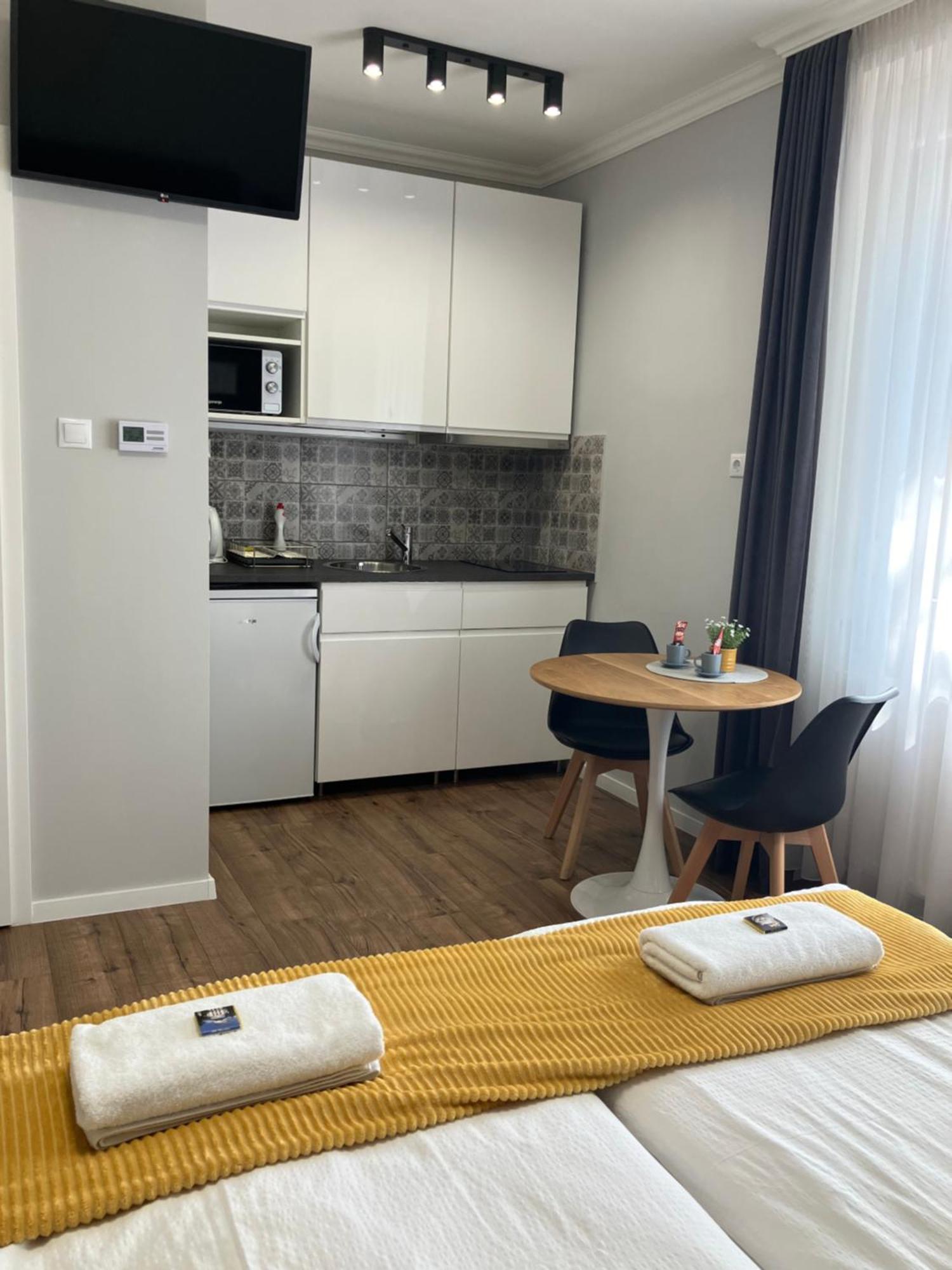 Illa Apartments Eger Buitenkant foto