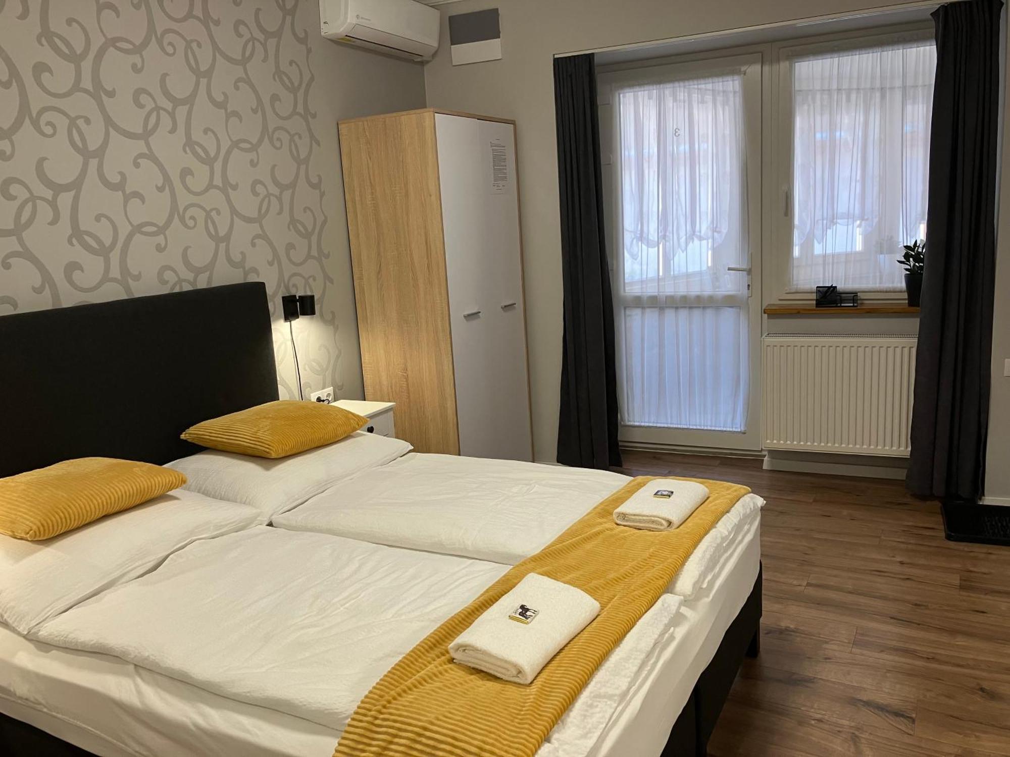 Illa Apartments Eger Buitenkant foto