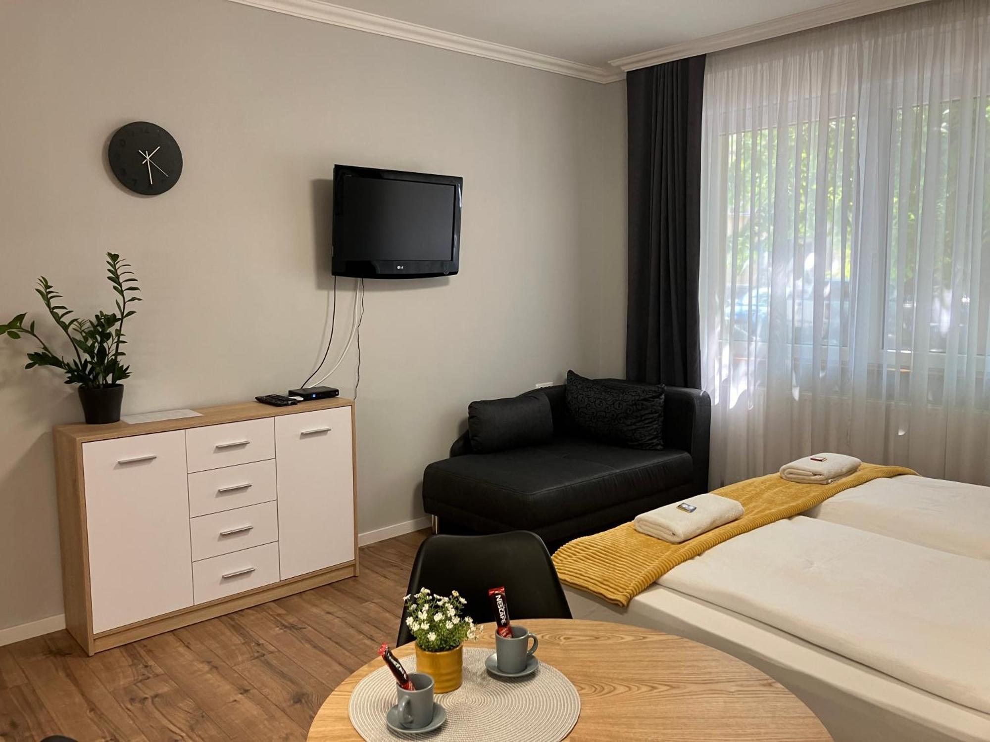 Illa Apartments Eger Buitenkant foto