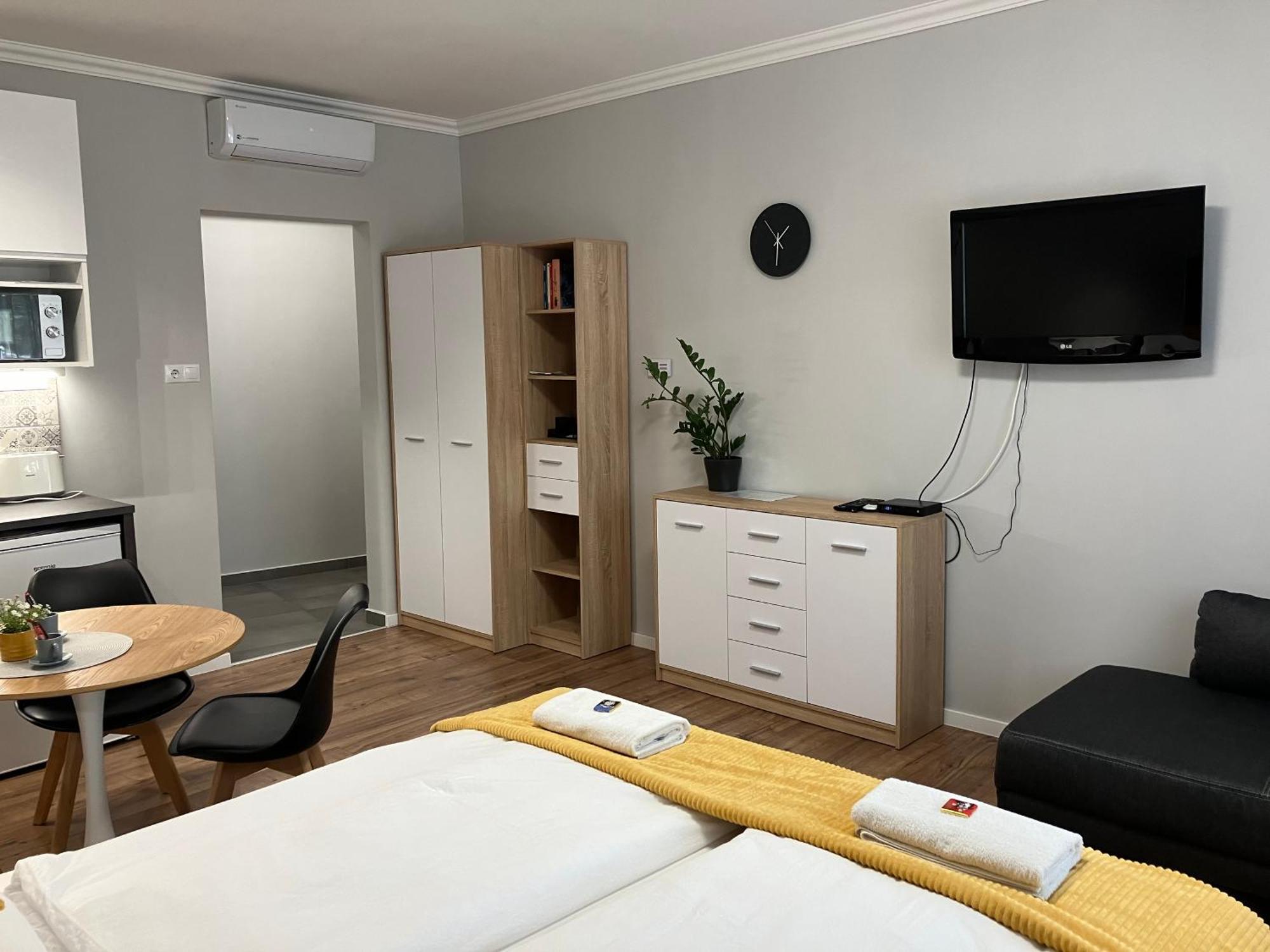 Illa Apartments Eger Buitenkant foto