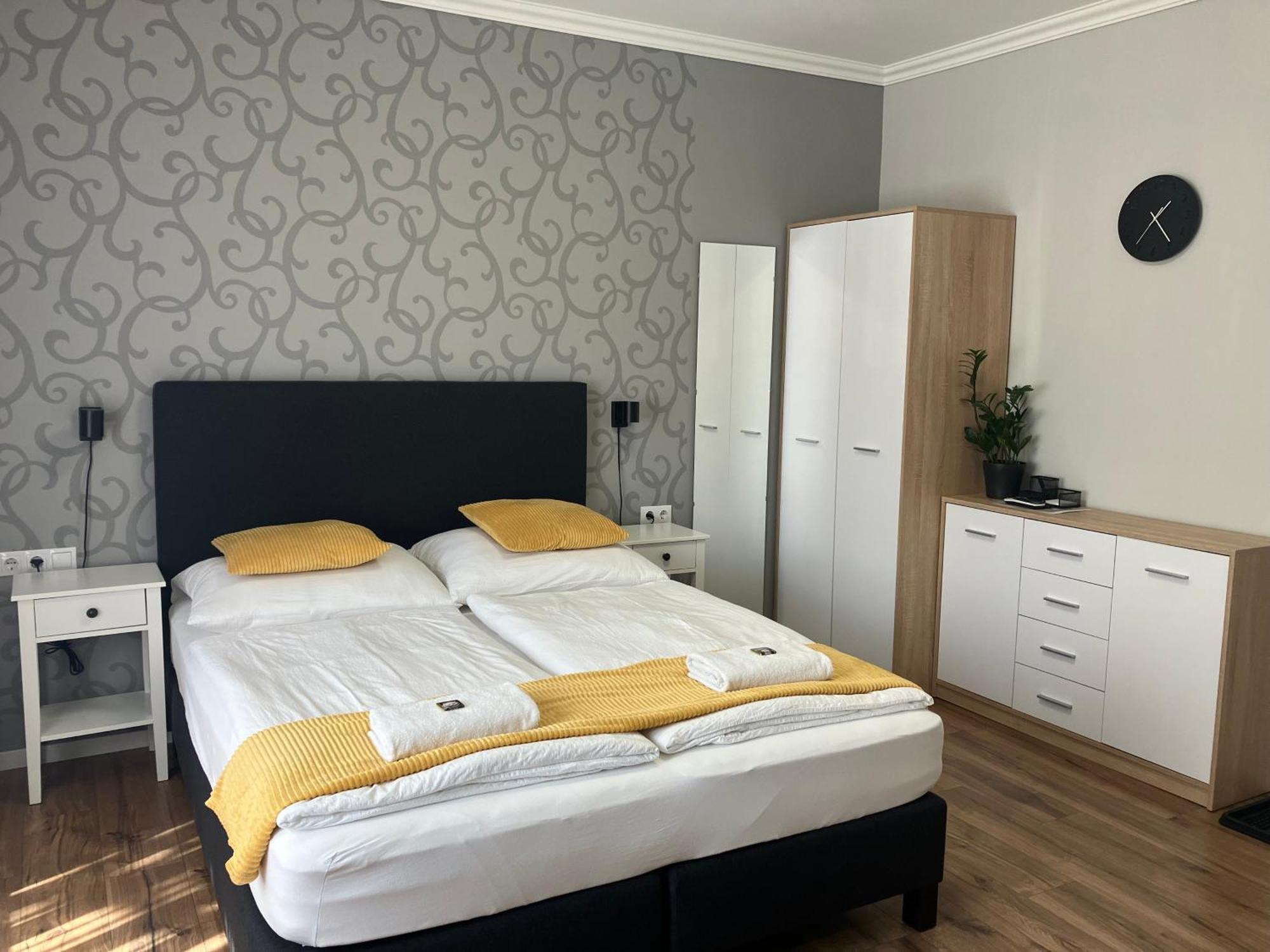 Illa Apartments Eger Buitenkant foto