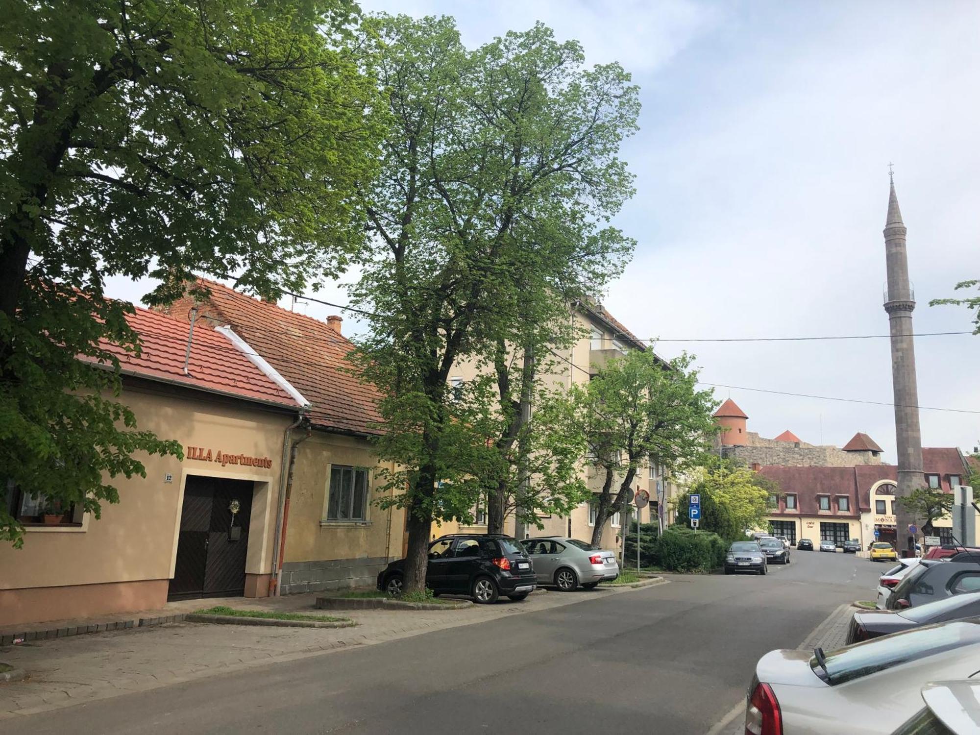 Illa Apartments Eger Buitenkant foto